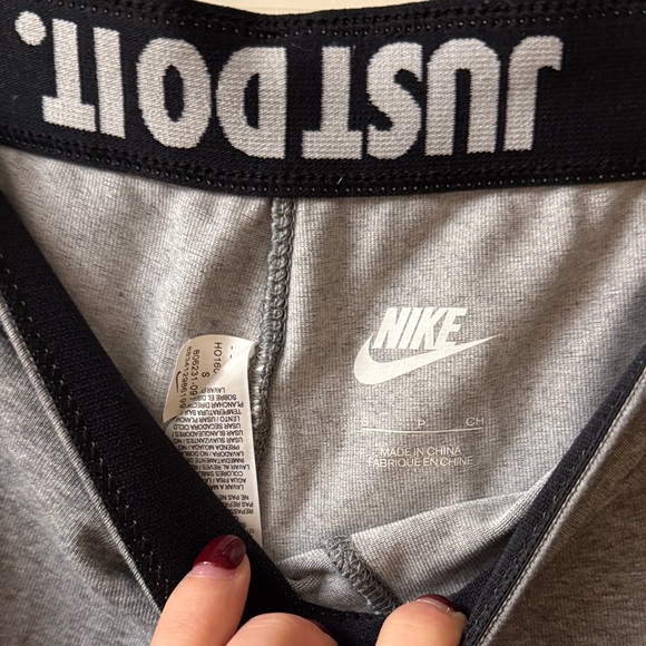 Nike Gray Leggings with Black Waistband - Picture 2 of 4